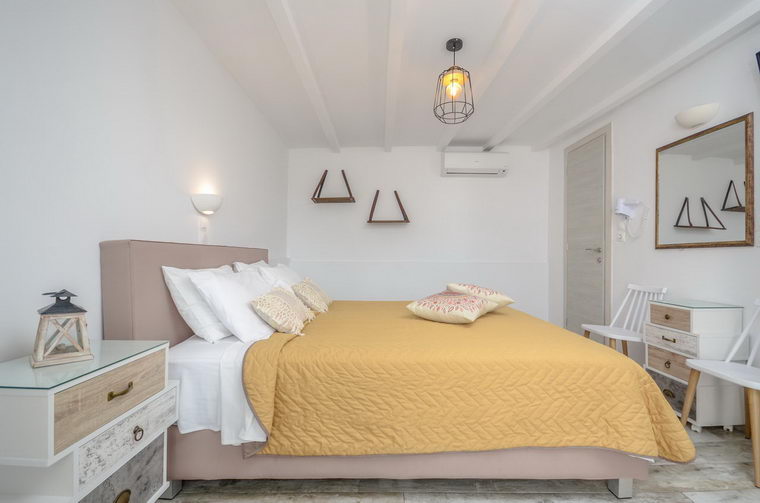 Rooms with Sea View