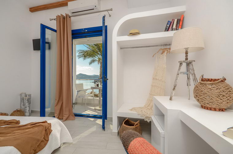 Rooms with Sea View