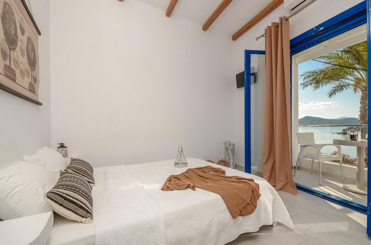 Rooms with Sea View